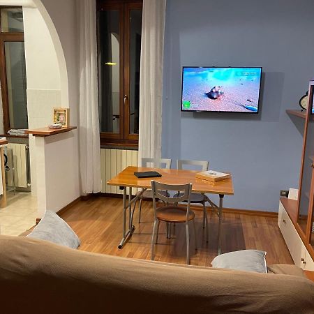 Bellisimo Apartamento A Nuovo, Garage In Propieta Apartment Арона Екстериор снимка